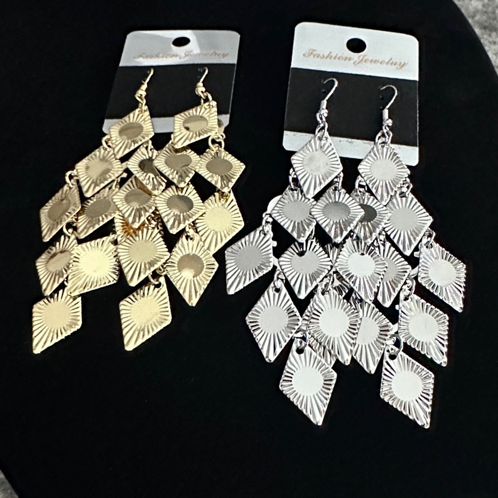 👑Elegant Gold or Silver Dangle Earrings